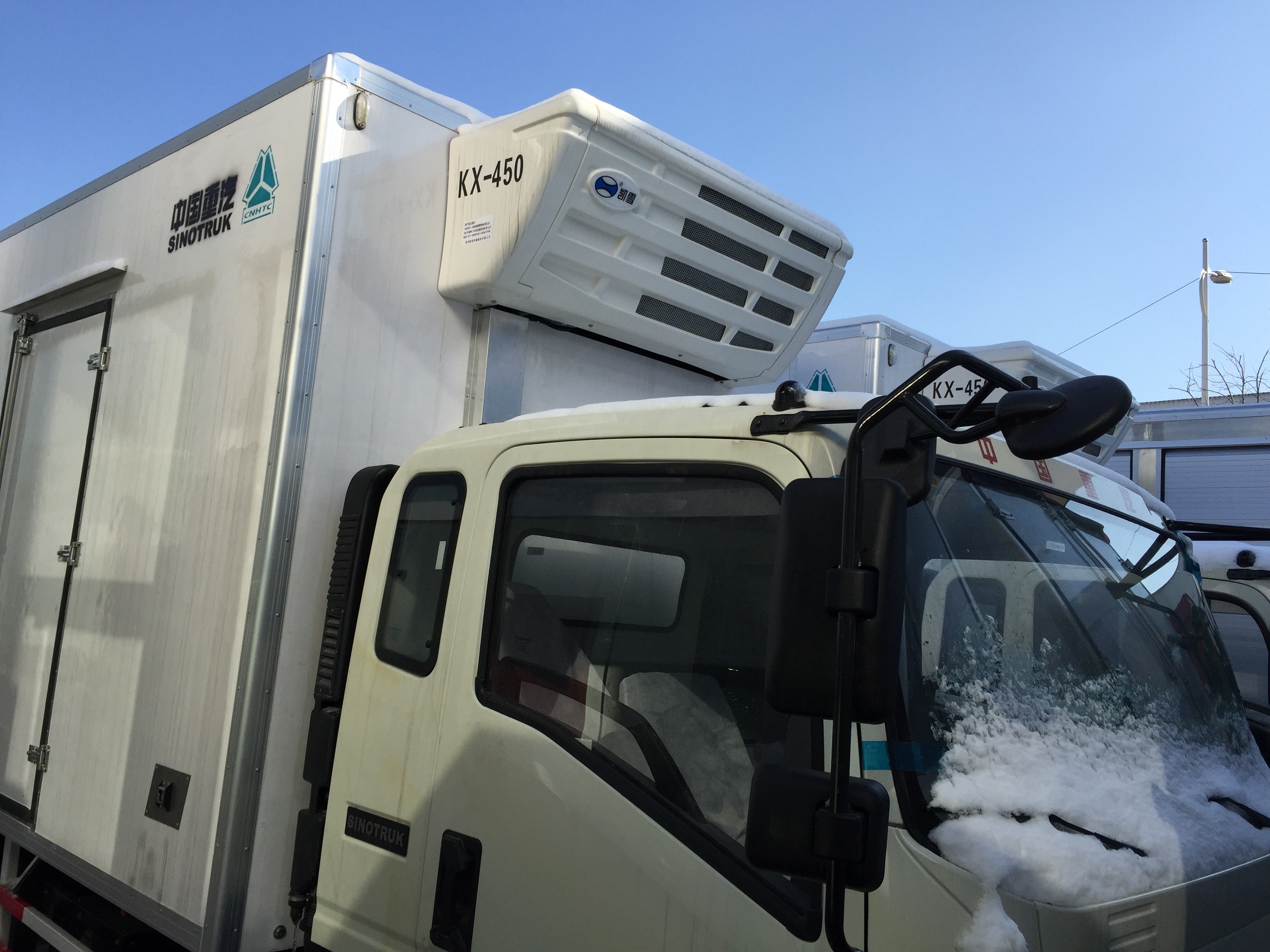 -15 °C Ice Box Truck 290 hp , Commercial Truck Refrigerator For Ice Transportation