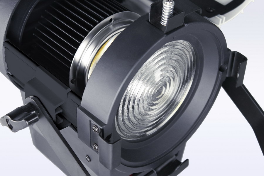 Outdoor Video Lighting 50W LED Fresnel Daylight CRI>96 with Sony V-Mount Battery Plate