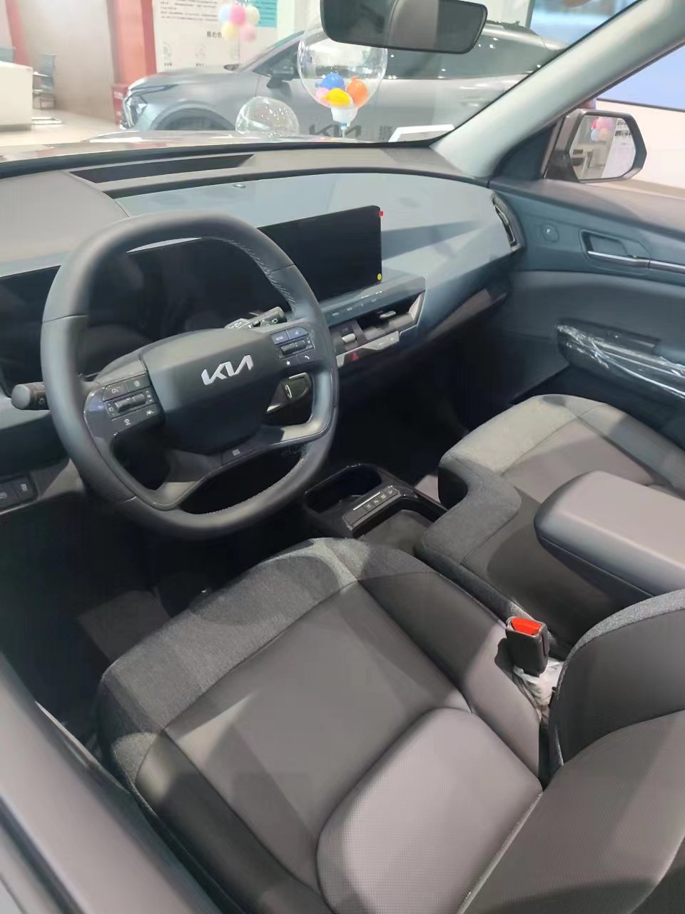 2024KIA EV5 Pure Electric Vehicle SUV 64.2kWh Battery Capacity 0.45 Hour Charging Time