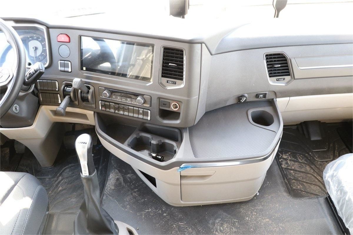 HOWO Heavy Truck Tractor High Roof Deflector 6X4 Diesel 16 Gears 480 Horsepower National VI