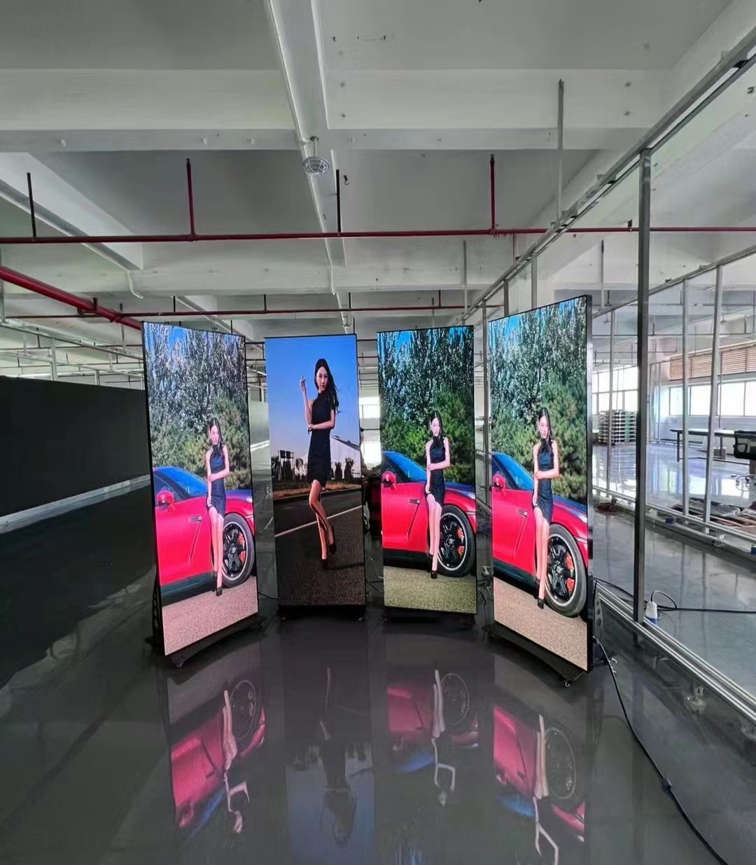 High Definition Video Wall LED Display with 2.5mm Pixel Pitch and 1000cd/m2 Brightness