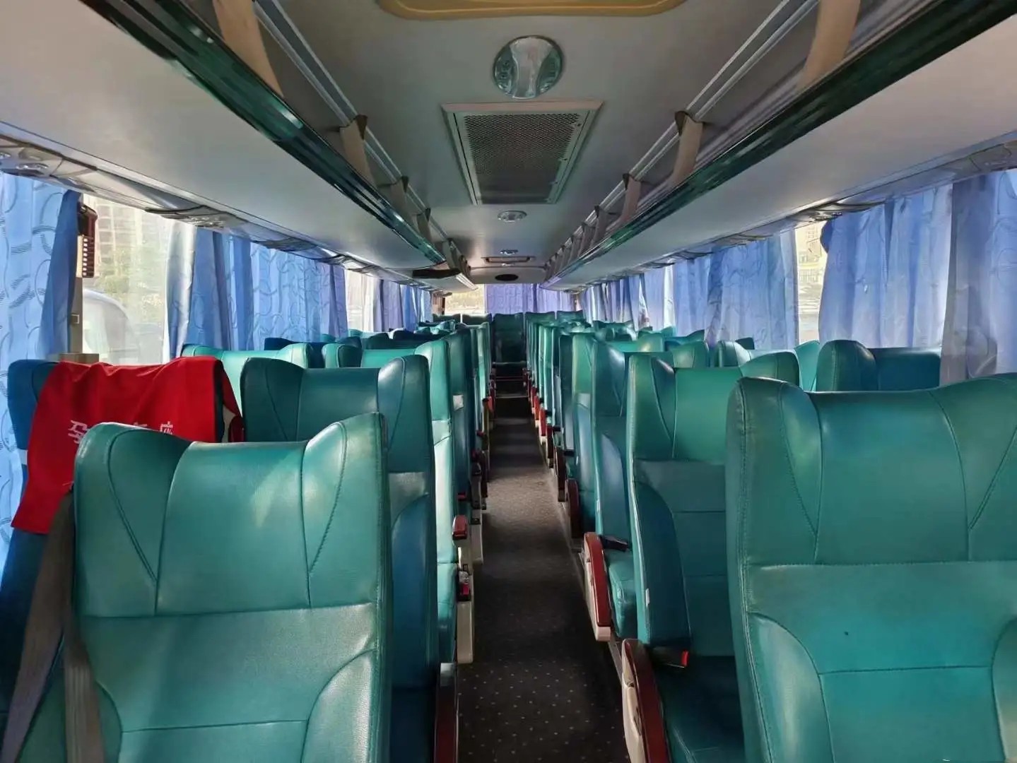 Used Bus And Coach Middle Door 12 Meters Sealing Window 53 Seats Second Hand Kinglong Bus XMQ6129