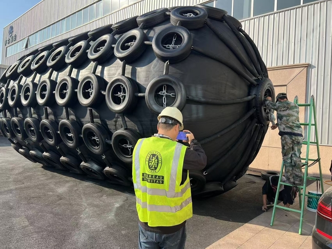 Wholly Wrapped Port Pneumatic Rubber Fender Yokohama For Ships