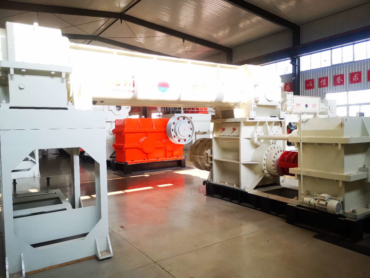 Two Stage Vacuum Red 40000pcs Automatic Brick Making Machine