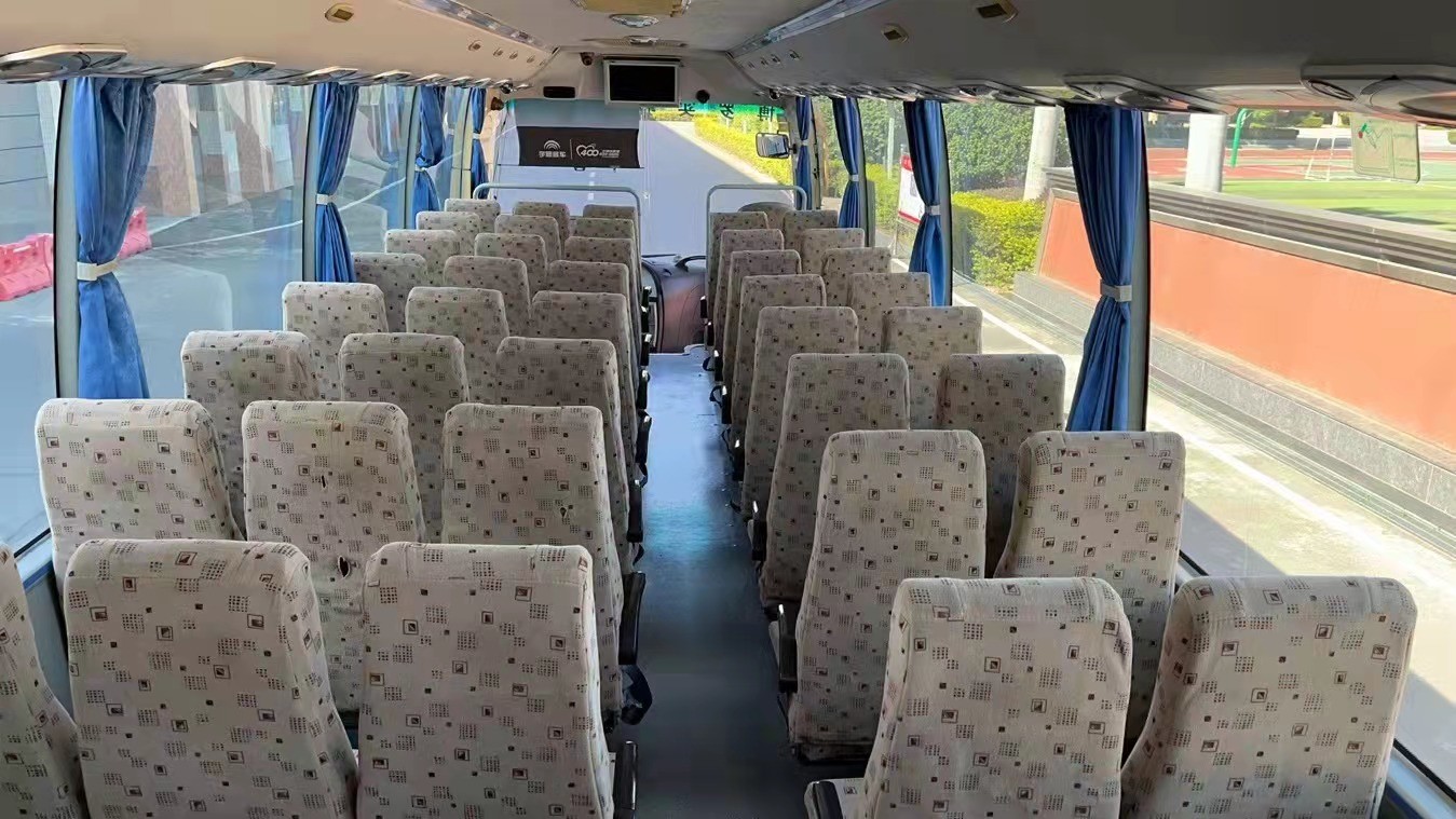 Model Zk6107 Used Yutong Buses 60 Seat Coach Second Hand Buses Yuchai Engine