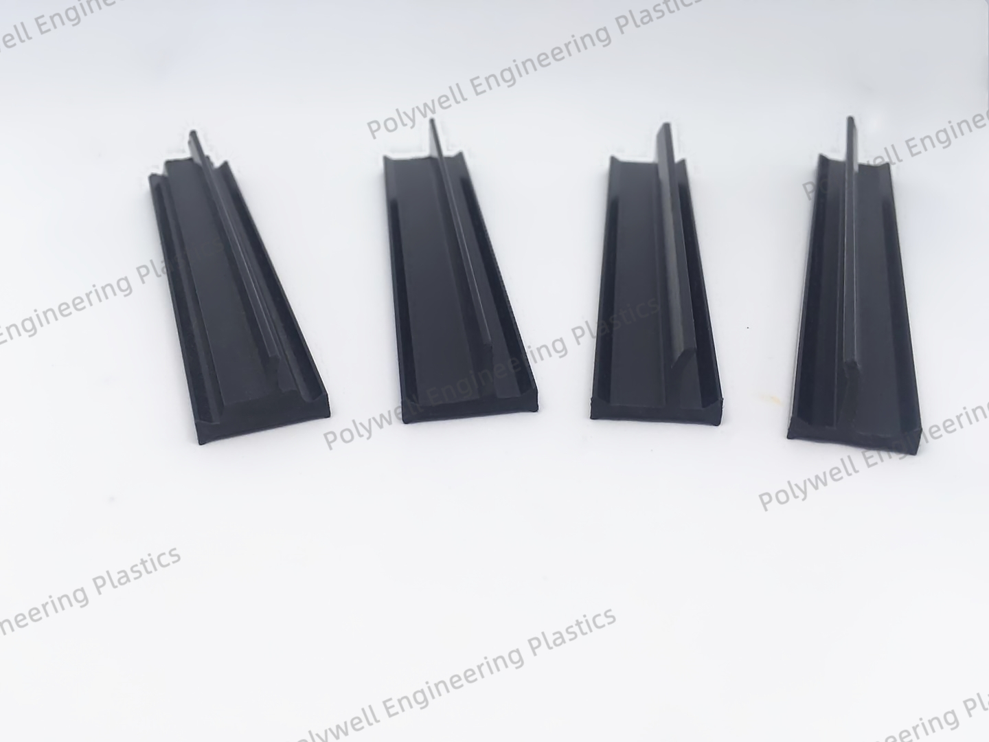 CT Shape PA66 Thermal Break Strip Mould in Extruder Machine