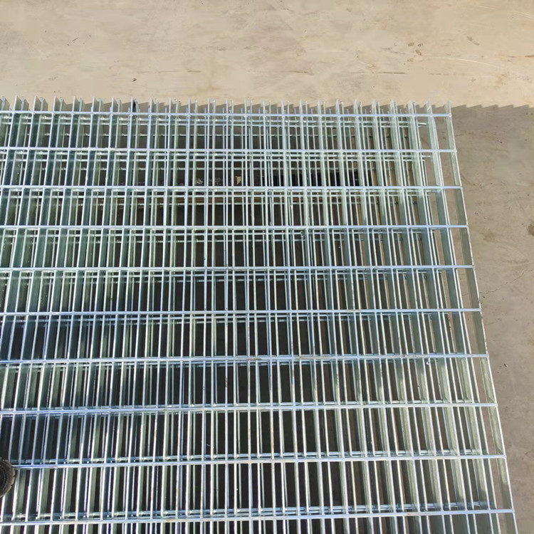 1.5mm Thickness Serrated Steel Grating 303/40/100 Anti Corrosion