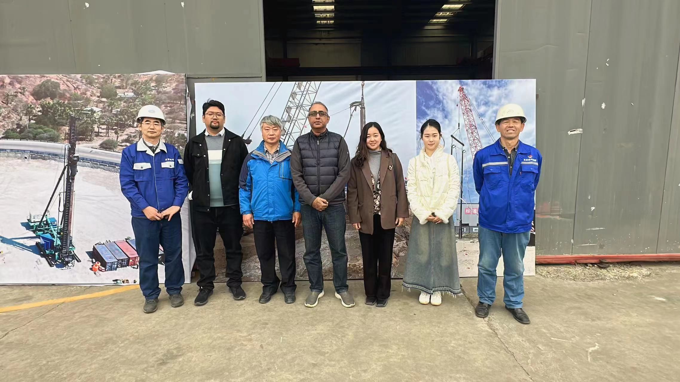 BVEM 2600 R/Min Rotation Speed Hydraulic Vibroflot Water-Air Linkage Construction For Soil Improvement
