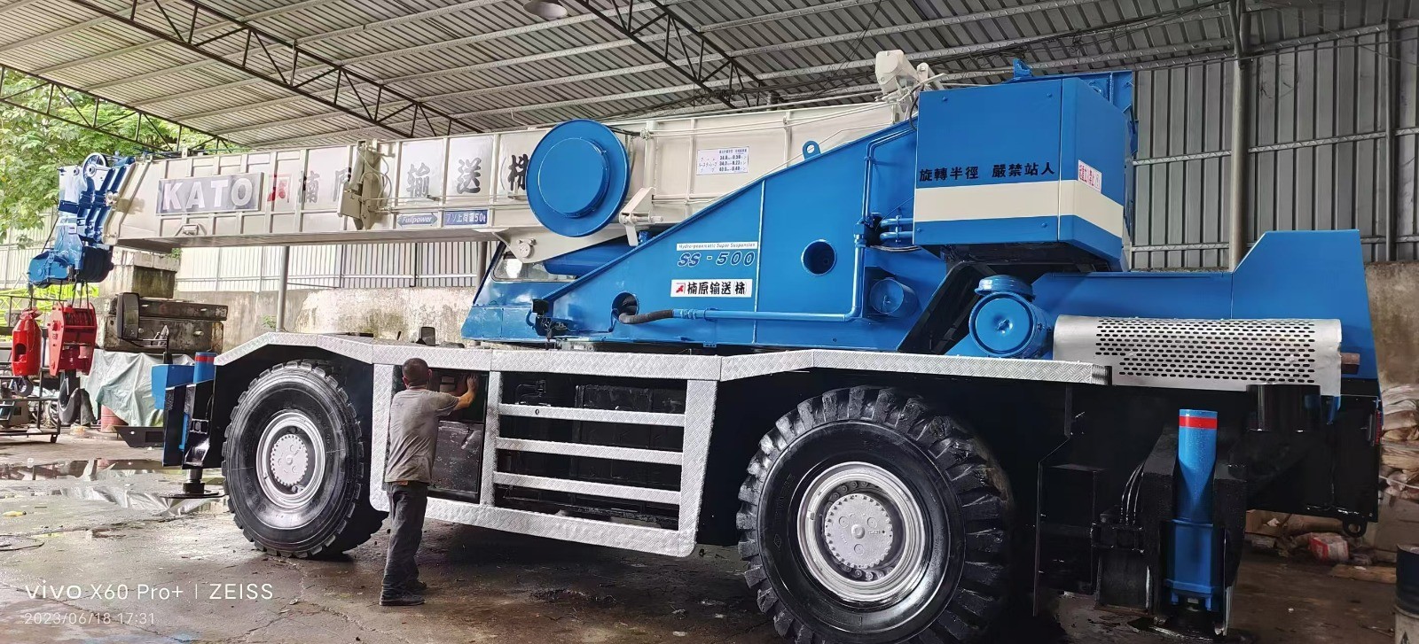 2000 Model Used Rough Terrain Cranes KATO KR450A User Friendly Design