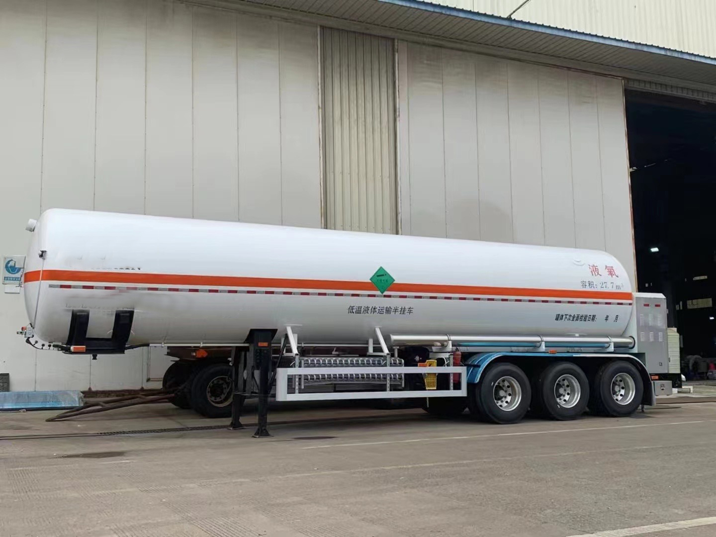 CIMC 3 axis carbon steel 20 to 30 cbms Cryogenic liquid oxygen hydrogen natural gas transport pressure vessel tank truck trailer
