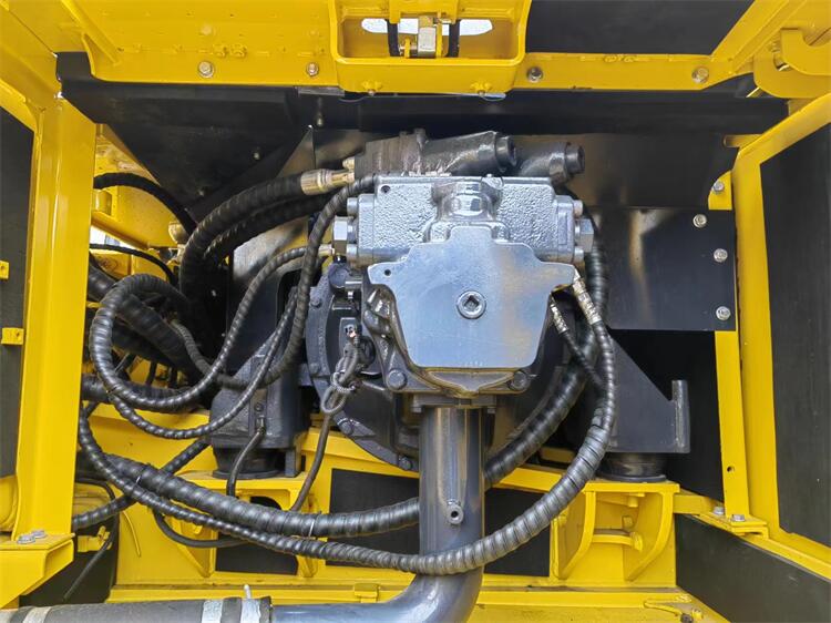 Japan Good Health Original Komatsu PC300-7 PC300 Excavator with 184KW Hydraulic Valve