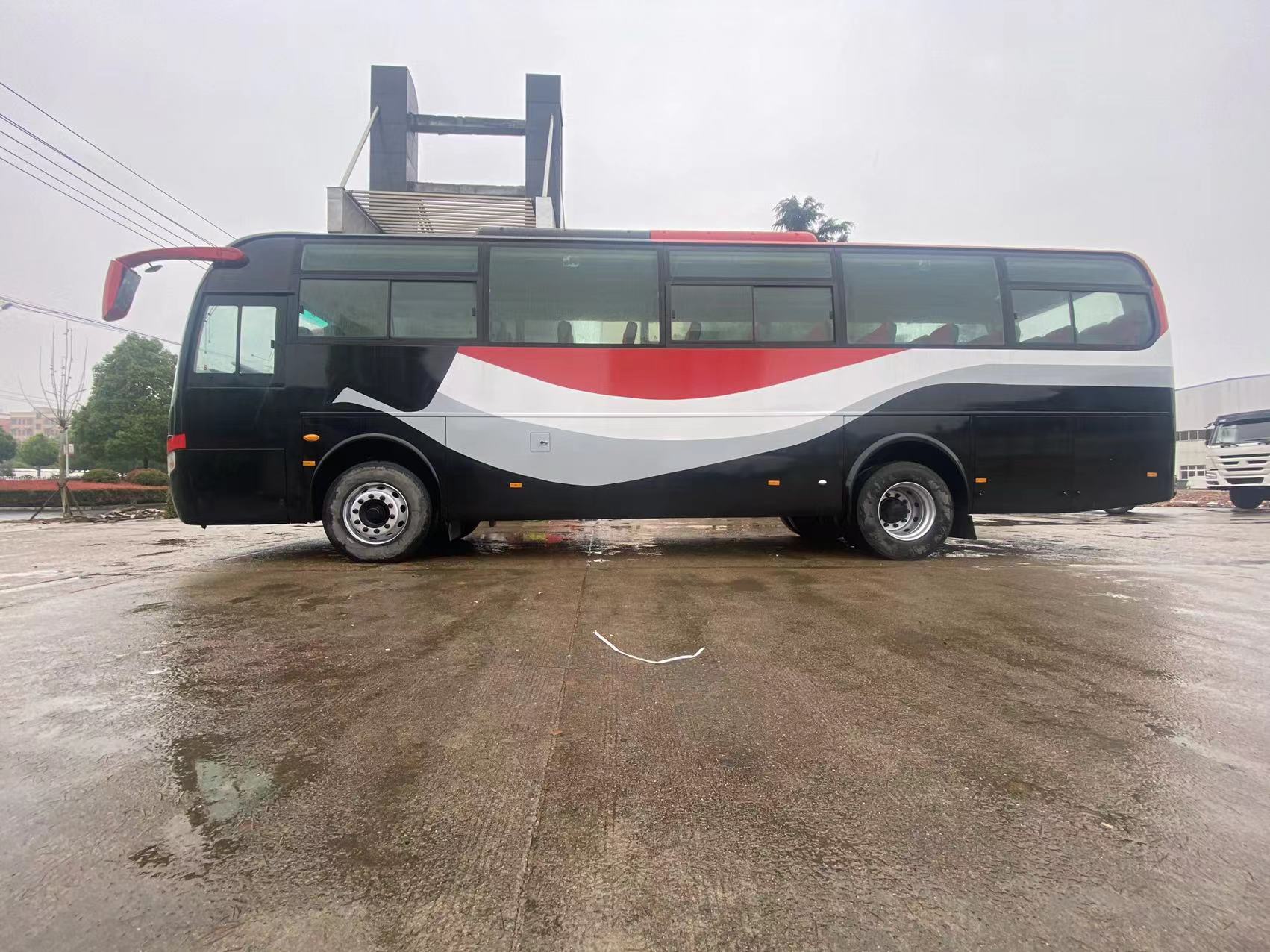 12m Diesel Buses with 12450*2550*3790mm Overall Dimensions and 295/80R22.5-18PR Tyres