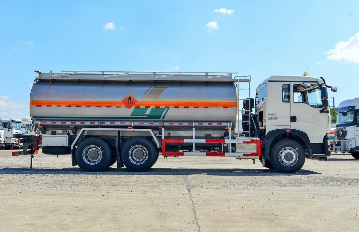 Secure and Durable Oil Tank Truck 30cube Tank capacity for Petroleum Product Transportation