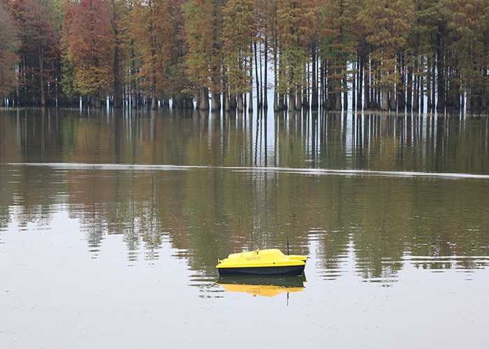 DEVC-303 yellow sonar fish finder DEVICT bait boat / Sea fishing bait boat