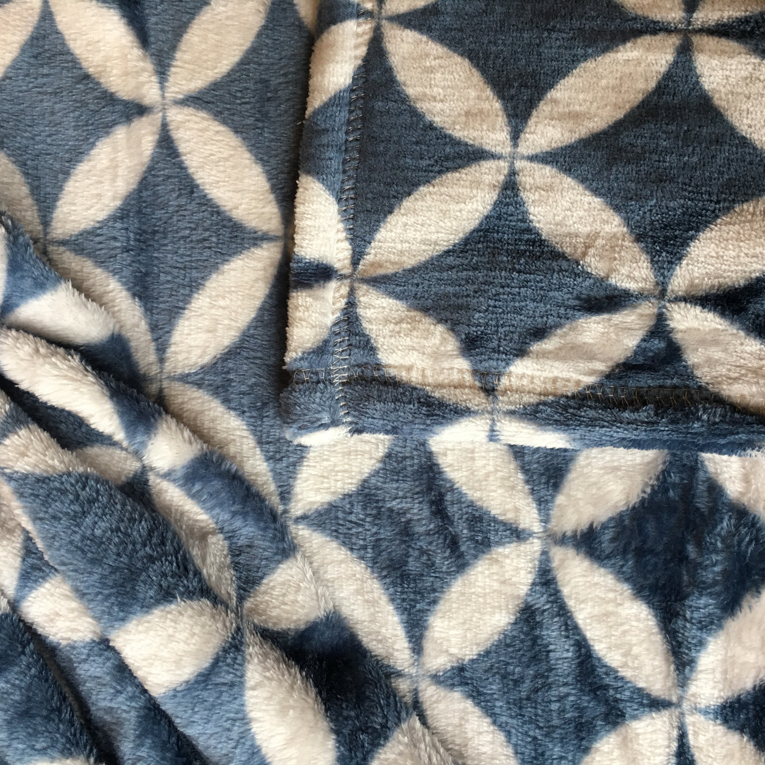 100 Percent Polyester Flannel Print Blanket For Bed Sets / Bathrobes Shrink Resistant