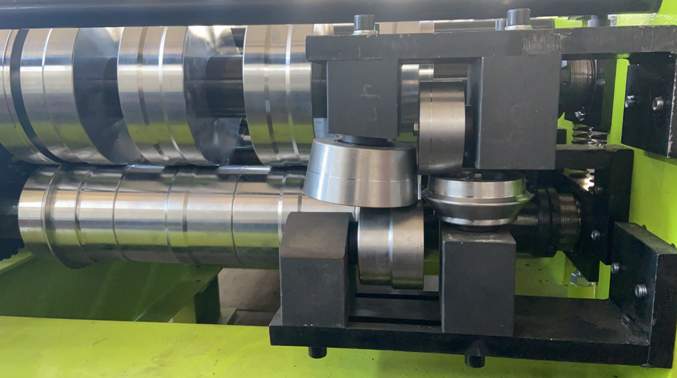 Snap-Lock Standing Seam roofing sheet rolling machine