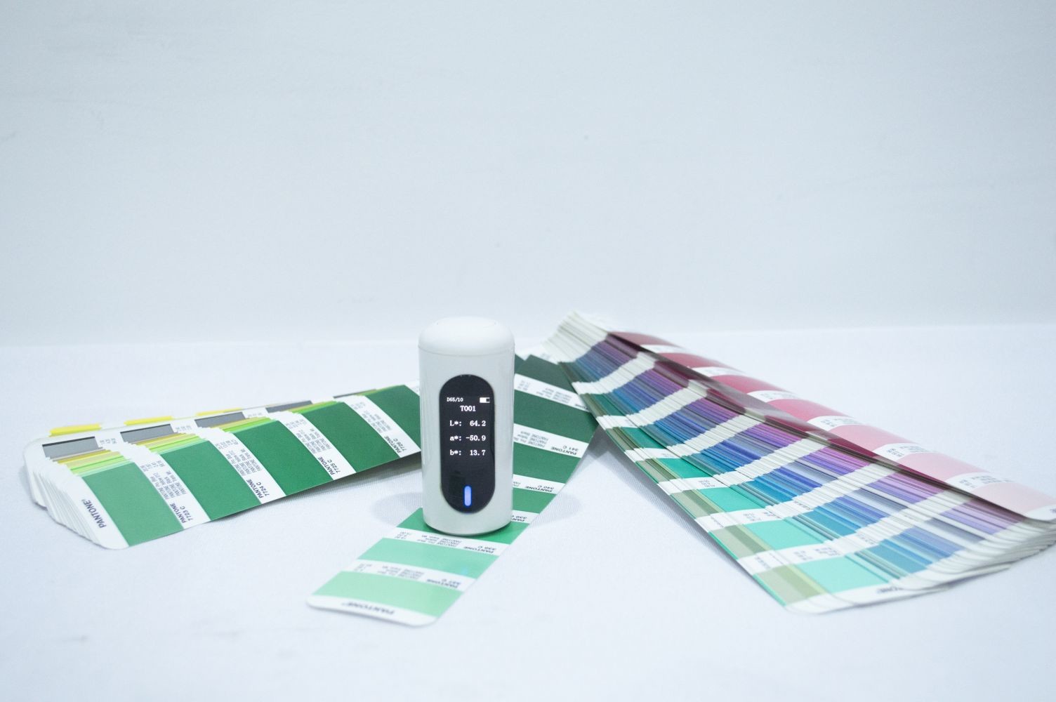 Automatic Calibration IPS Color Spectrophotometer One Key Measurement 400-700nm