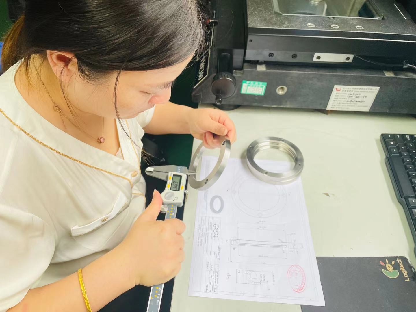 Milling Turning CNC Precision Machined Parts 5 Axis CNC Machining Services