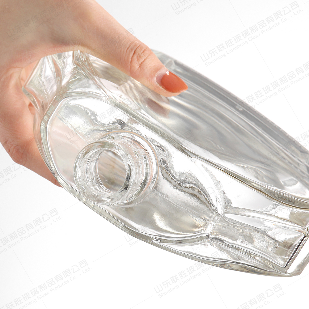 Custom Size Accepted Glass Bottles for Vodka XO Whisky Brandy Shape in 350ml 550ml 750ml