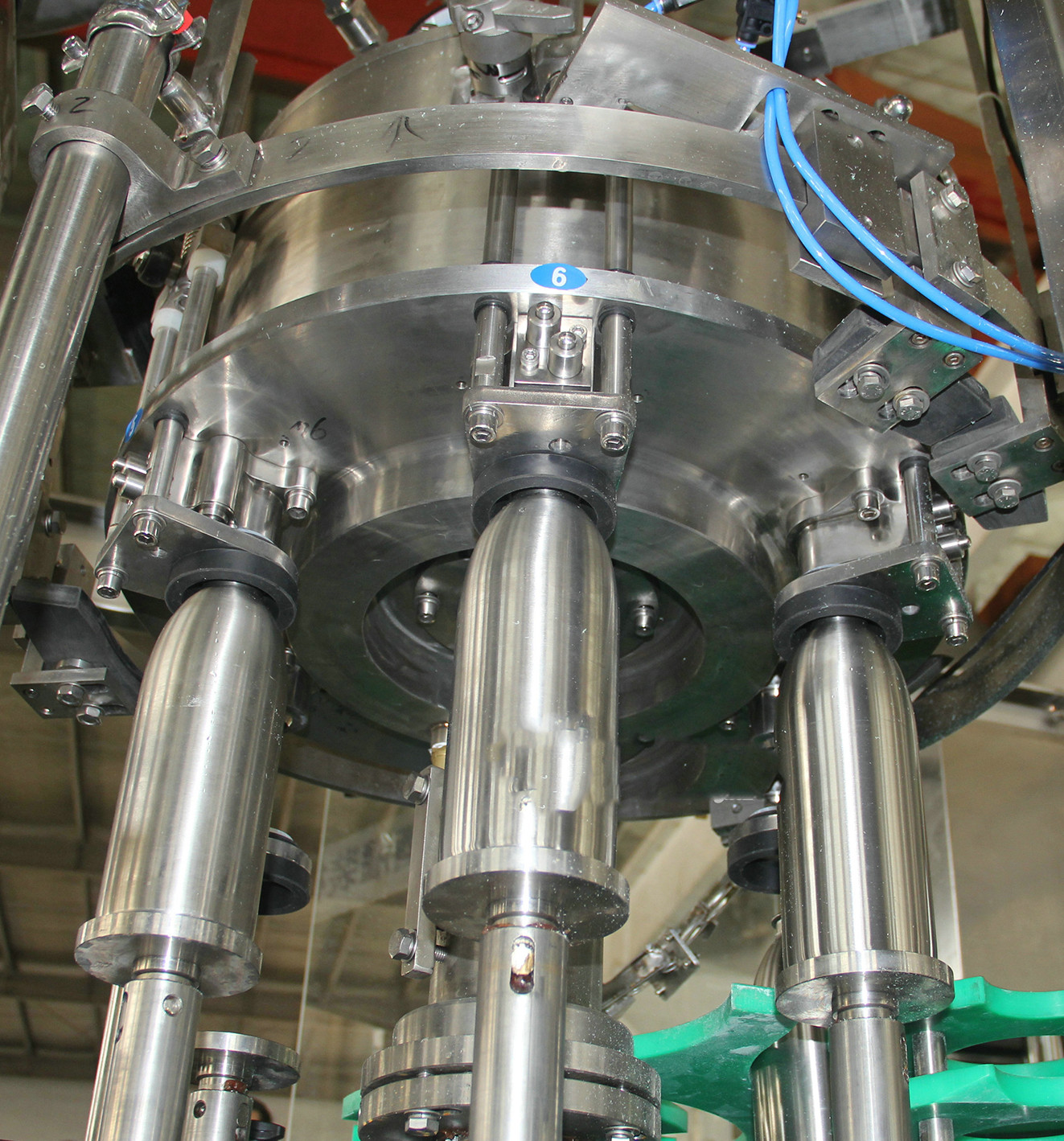 Turnkey Beer Bottle Filling Machine , High Performance Beer Bottling Machine Equipment Production Line
