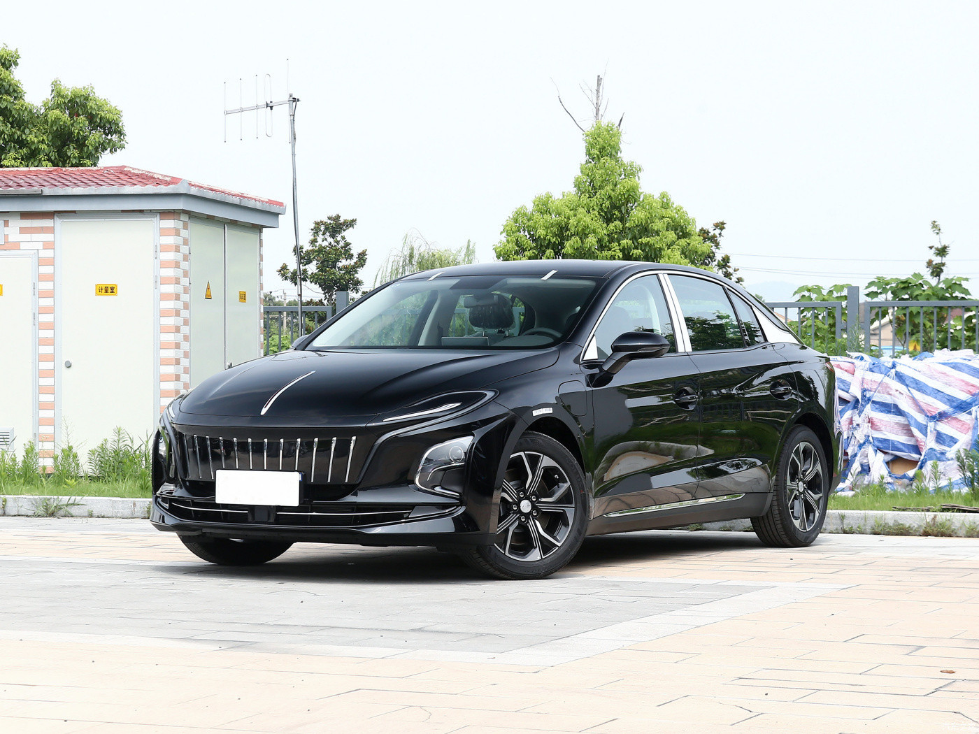 Hongqi E-QM5 Luxury EV Sedan Midsize For Online Ride Hailing