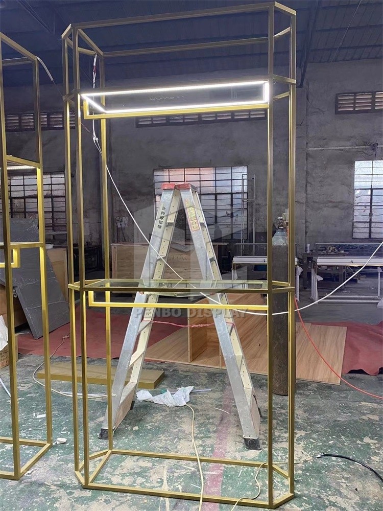 T4 Light Clothing Shop Display Furniture Electroplate 201 Stainless Steel Display Stand