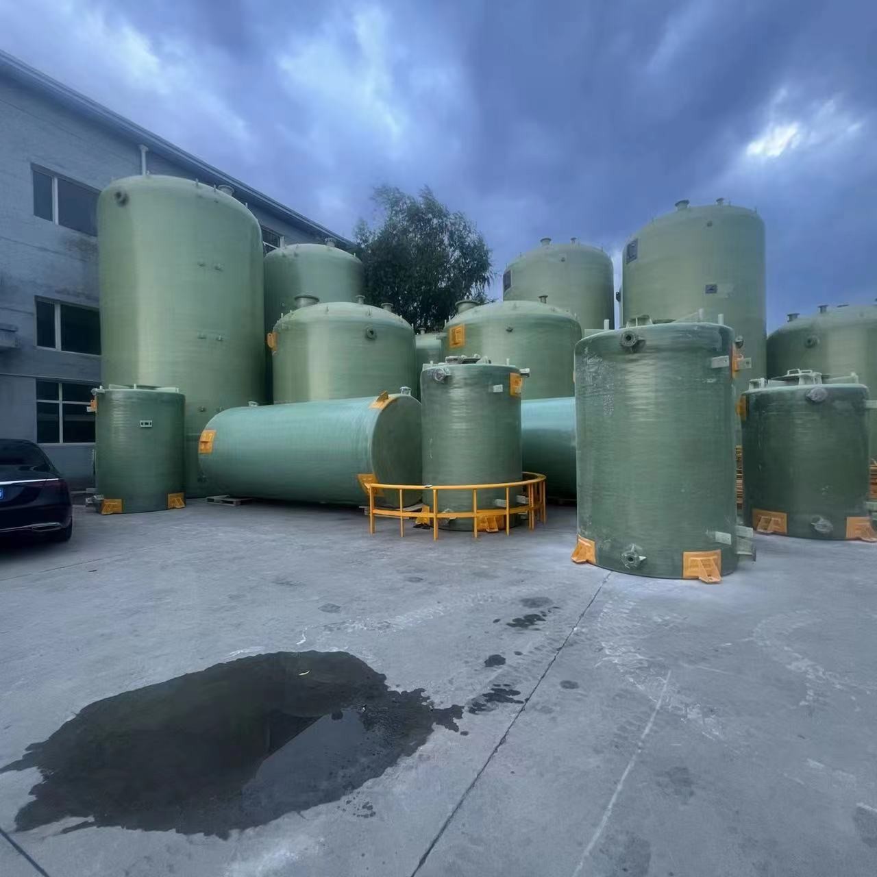 Stable FRP Pipe Fittings Wall Floor Flange GRP Tee Tank Fittings