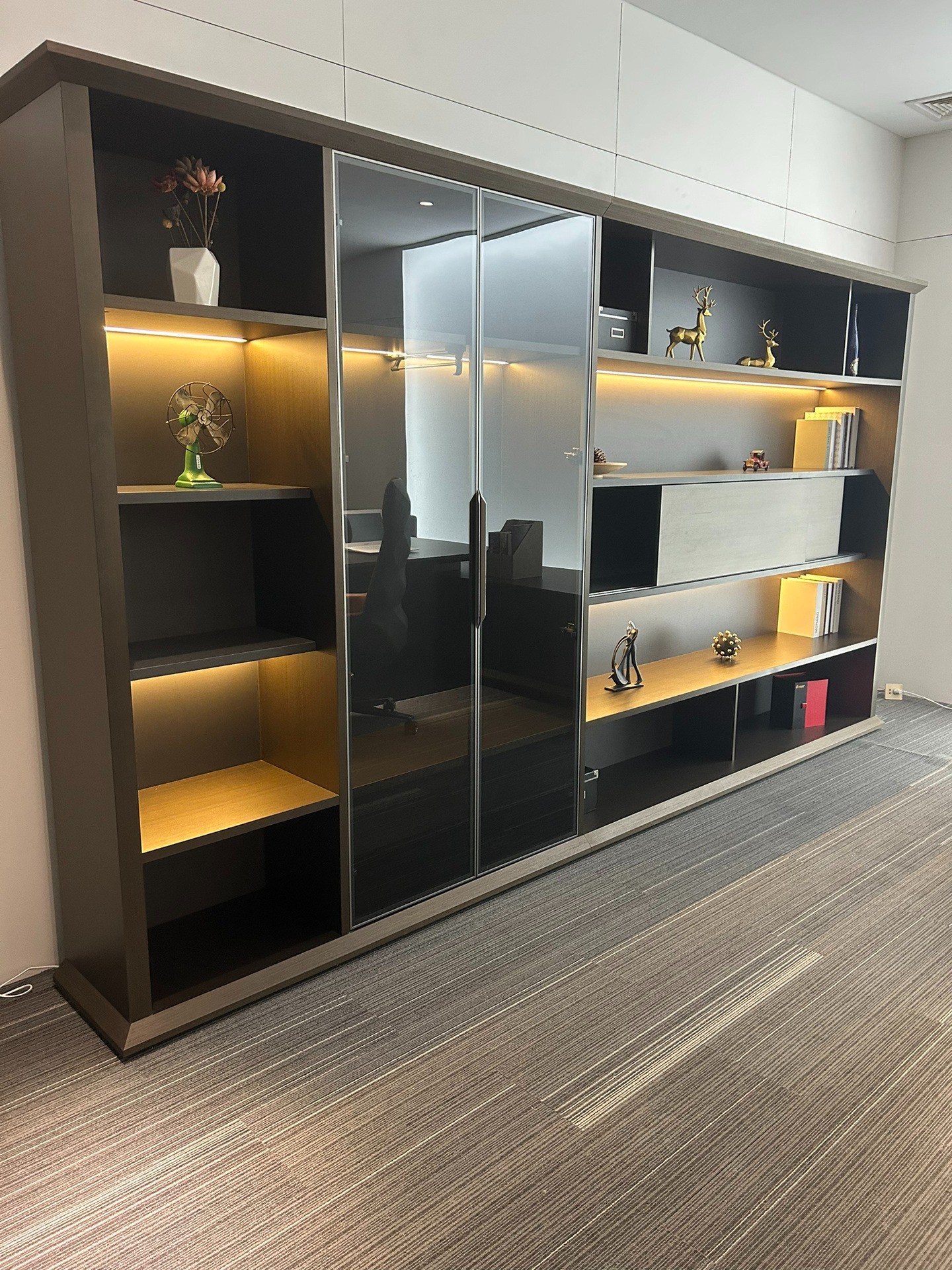 High-End Boss Desk And Chair Set For Listed Company President Desk