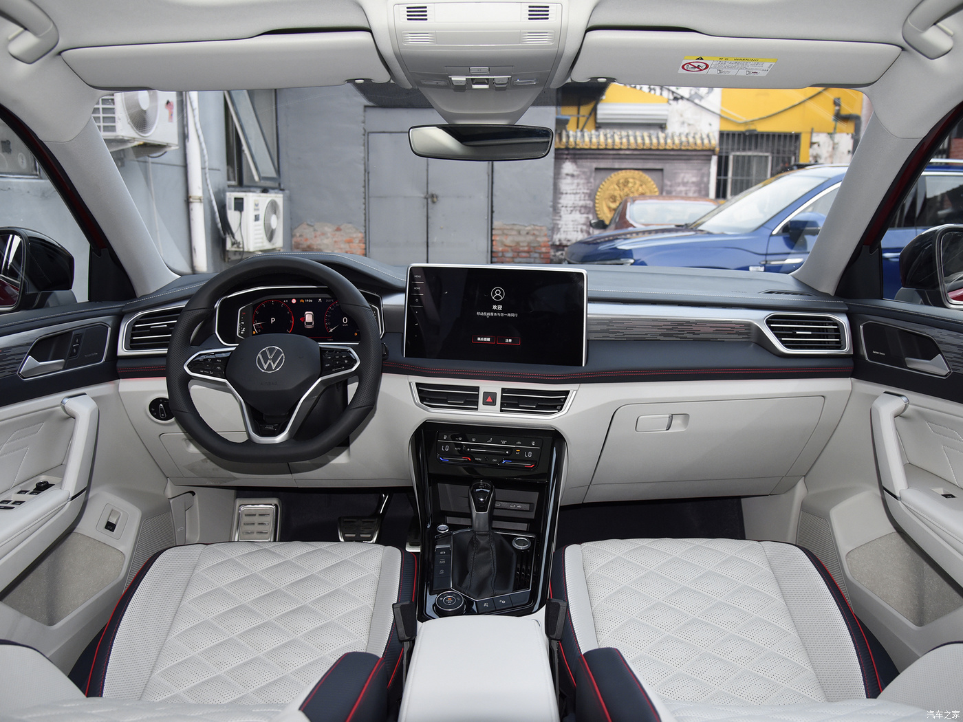 Medium Sized SUV Volkswagens Tayron X 1.4T Luxury Gasoline Commuter Car with Curb Weight 1000kg-2000kg and Wheelbase 2500-3000mm