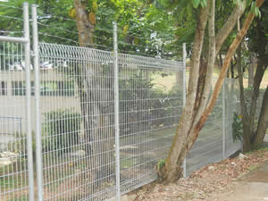 BRC Mesh Fence Panels, Roll Top Available in Hot Dipped Galvanized Powder Coated etc, Top and Bottom Triangle Mesh Fence