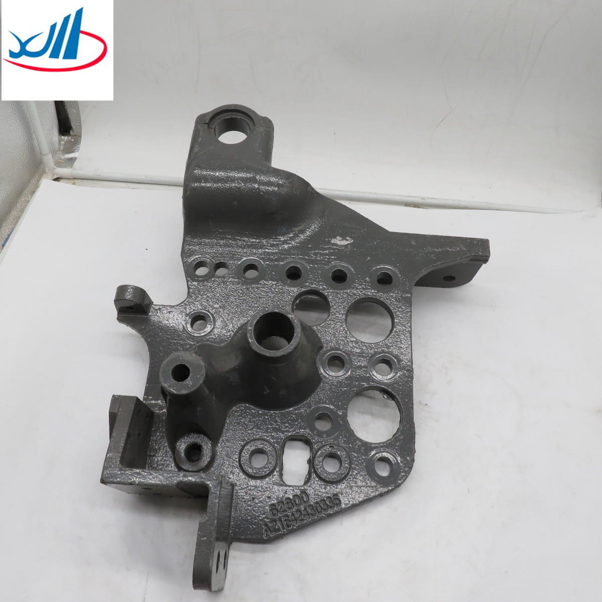 AZ1642430335 Dongfeng Auto Parts Left Front Flip Bracket Cabin Bracket