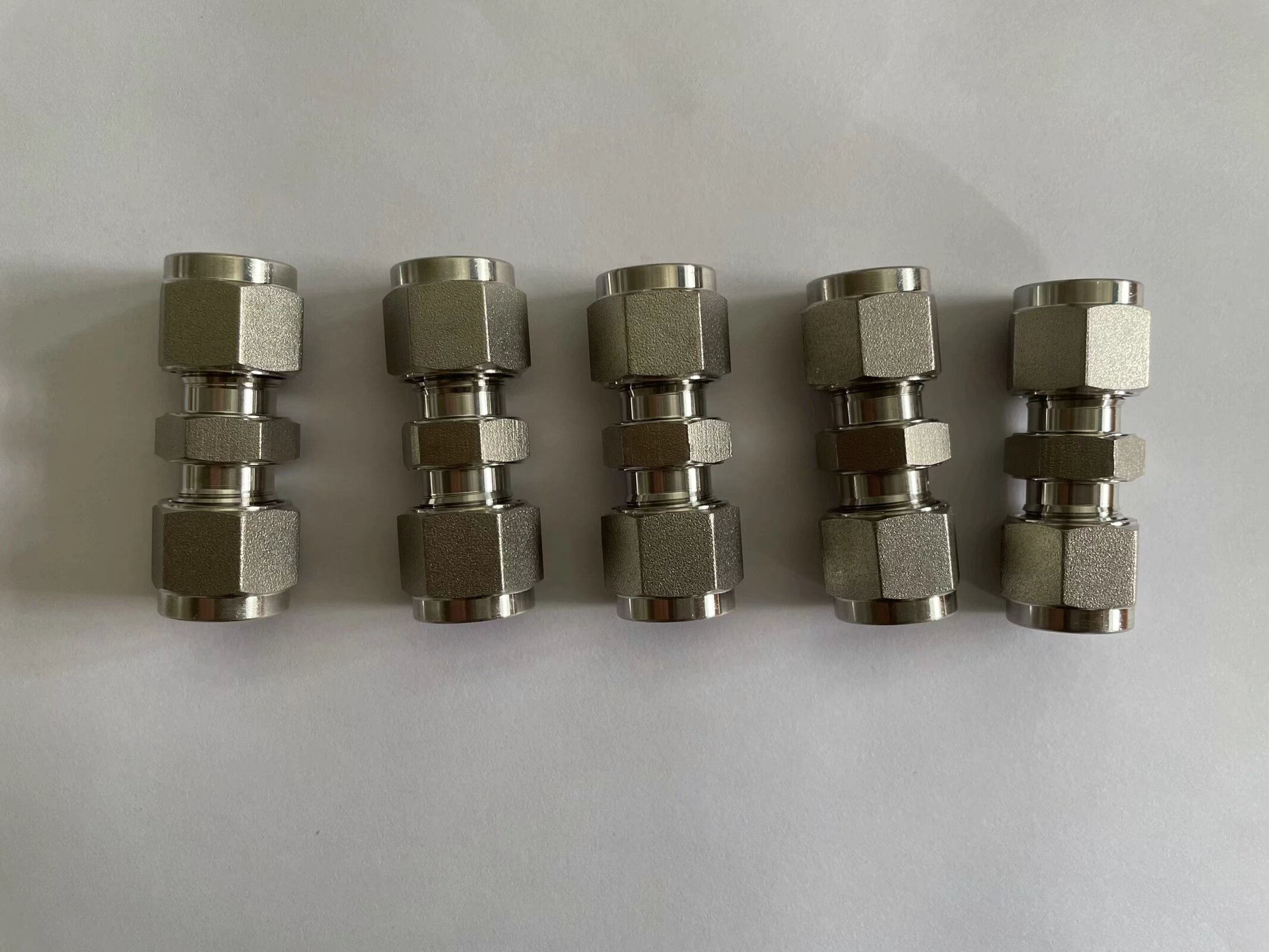 Excellent Durability Double Ferrule Compression Tube Fittings for Equal Pipe Lines Connect in 304/316 Stainless Steel
