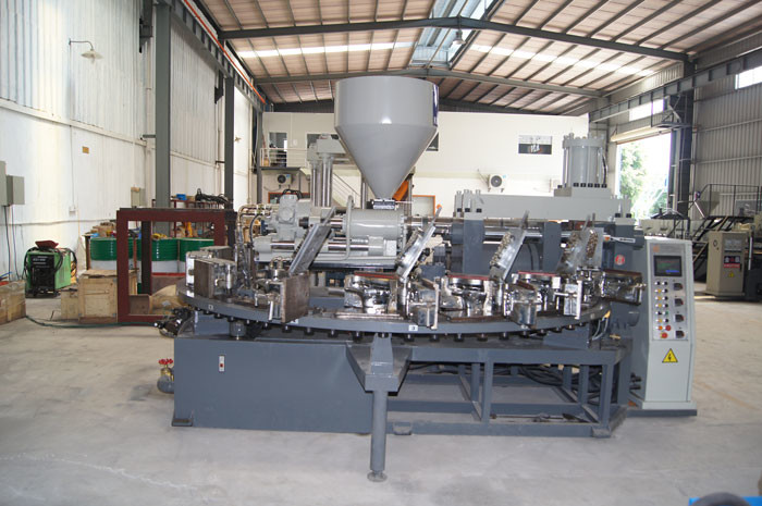 Vertical Screw PVC Foam Injection Molding Machine , Plastic Chappal Making Machine