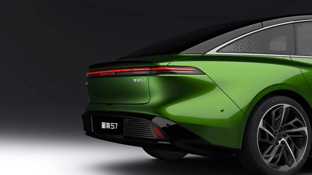 Long Range Pure Electric Dongfeng Forthings Xinghai S7 Sedan with Automatic Gearbox and 50khw-70khw Battery Capacity