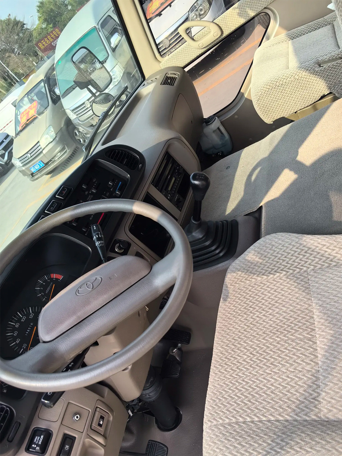 Toyota Coaster 20-Seat Electric Chinese-Door China IV Champagne Gold Medium-Sized Business Bus