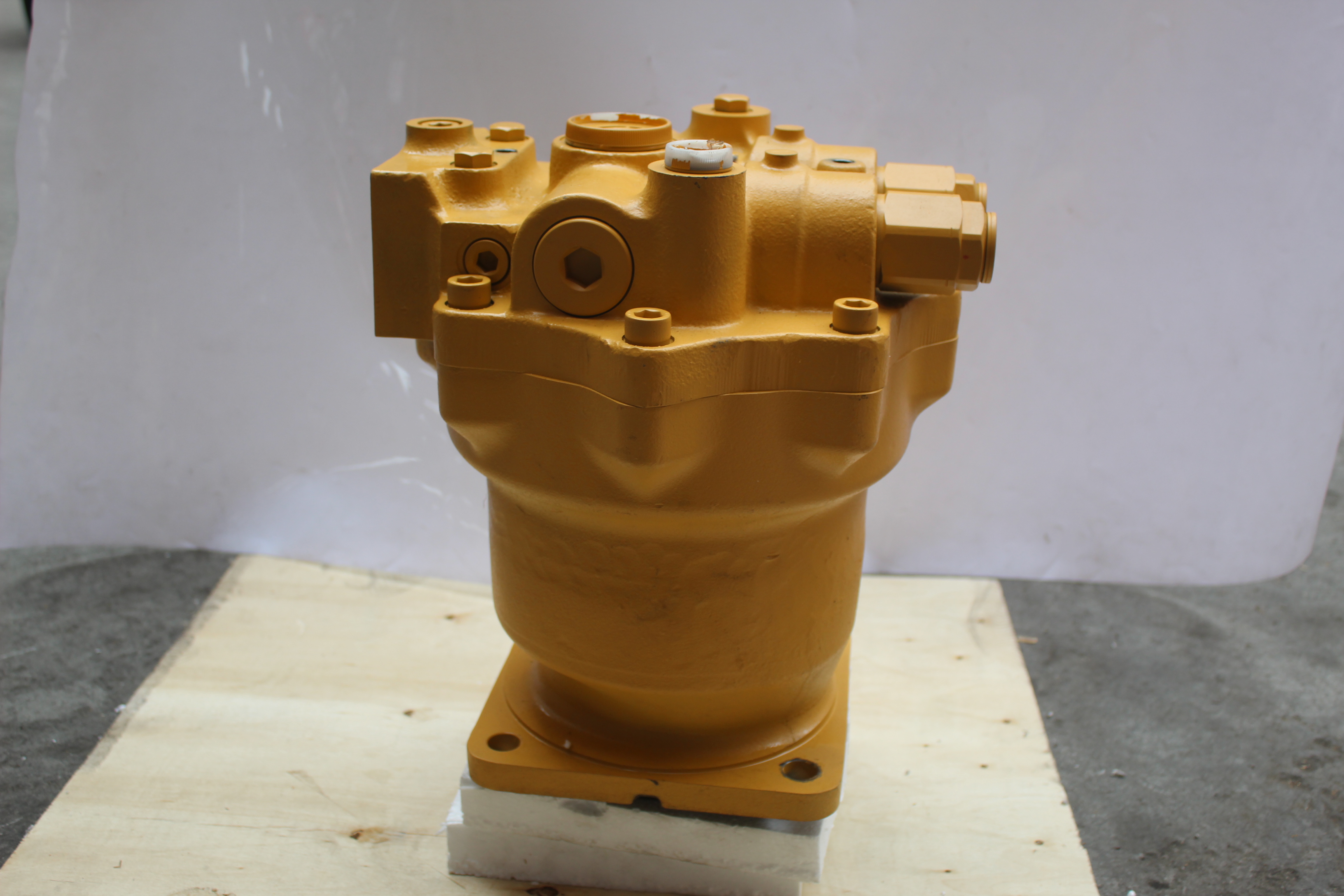 BelpartsExcavator solar290LCV Daewoo 2401-9242 S290LCV swing motor 31N8-12010 slewing motors