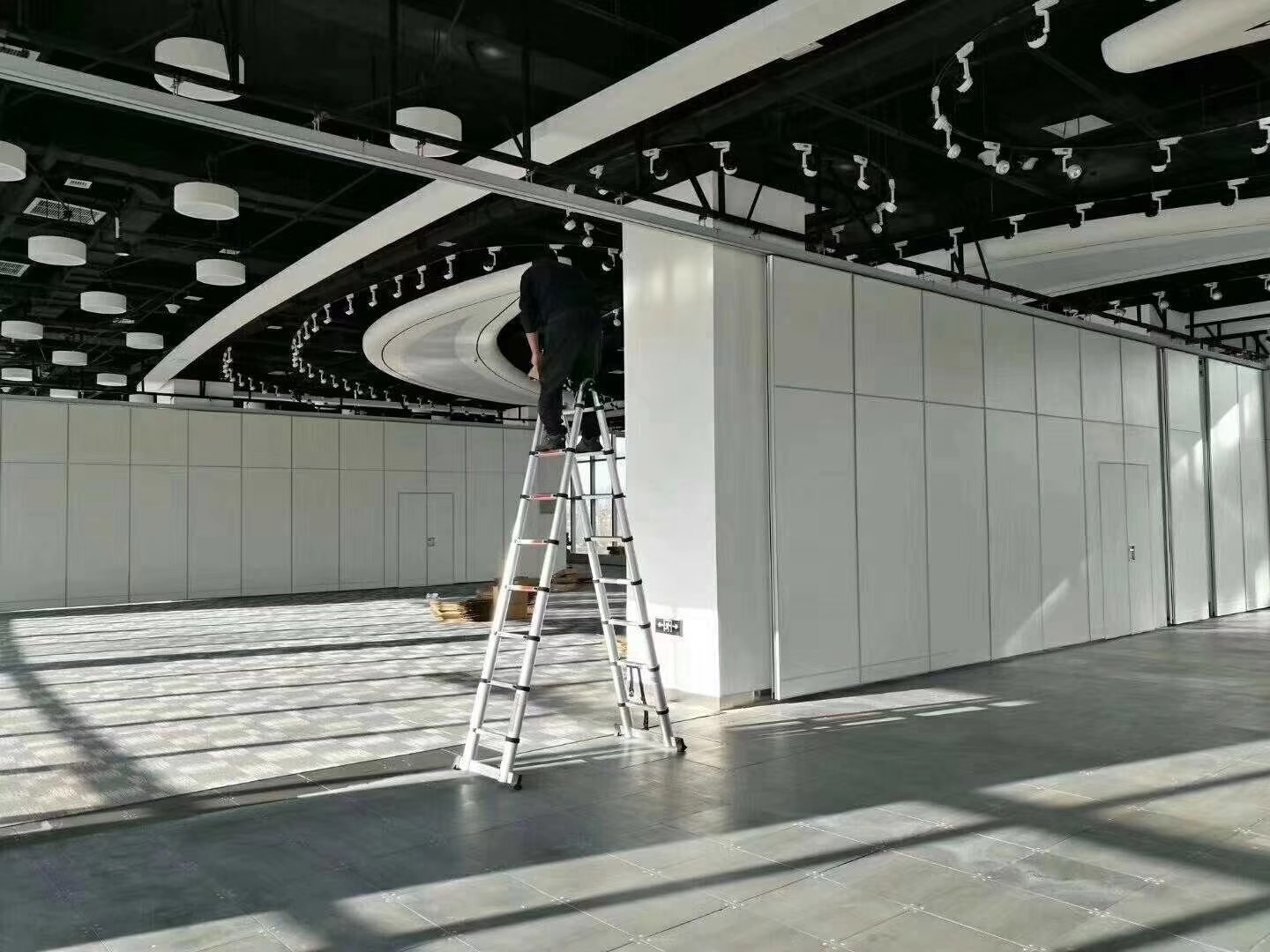 Multi Color Decorative Flexible Sliding Partition Walls / Customized Foldable Room Divider