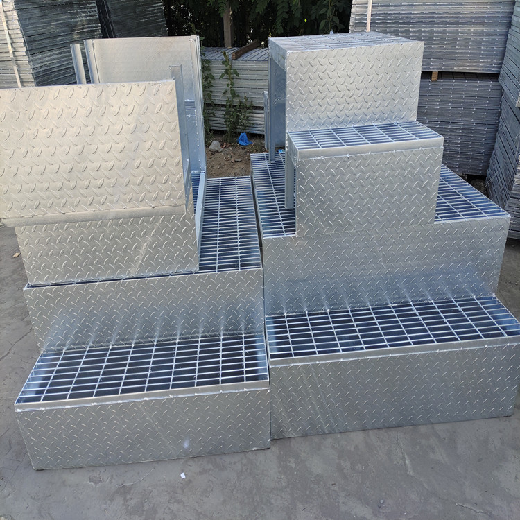 Offshore Industrial Steel Grating For Oil Site Maintenance Equipment Step Plate