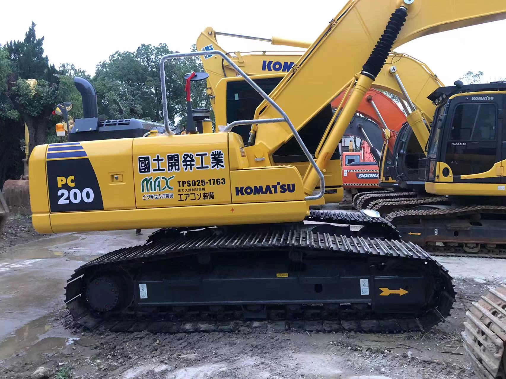 Used Kumatsu Crawler Excavator with 0.8m3 Bucket Capacity in Good Condition from Japan