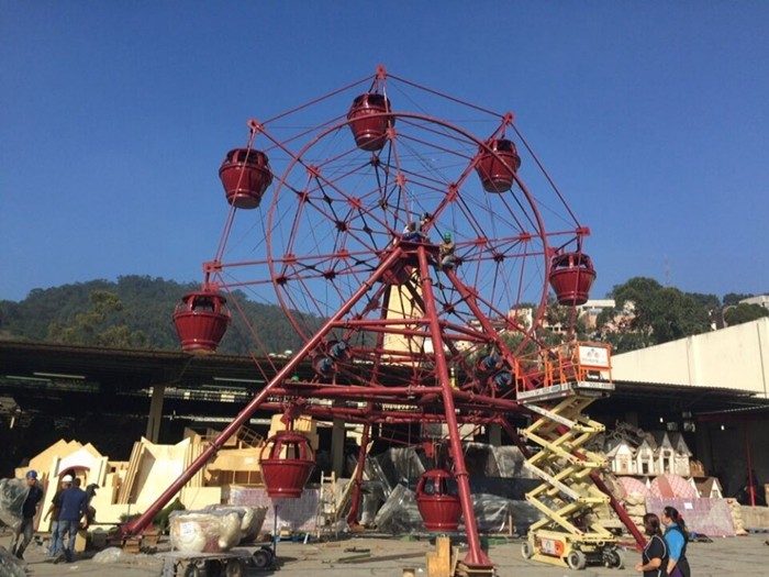 Triple Insurance Ferris Wheel Carnival Ride With FRP And Iron Steel Material