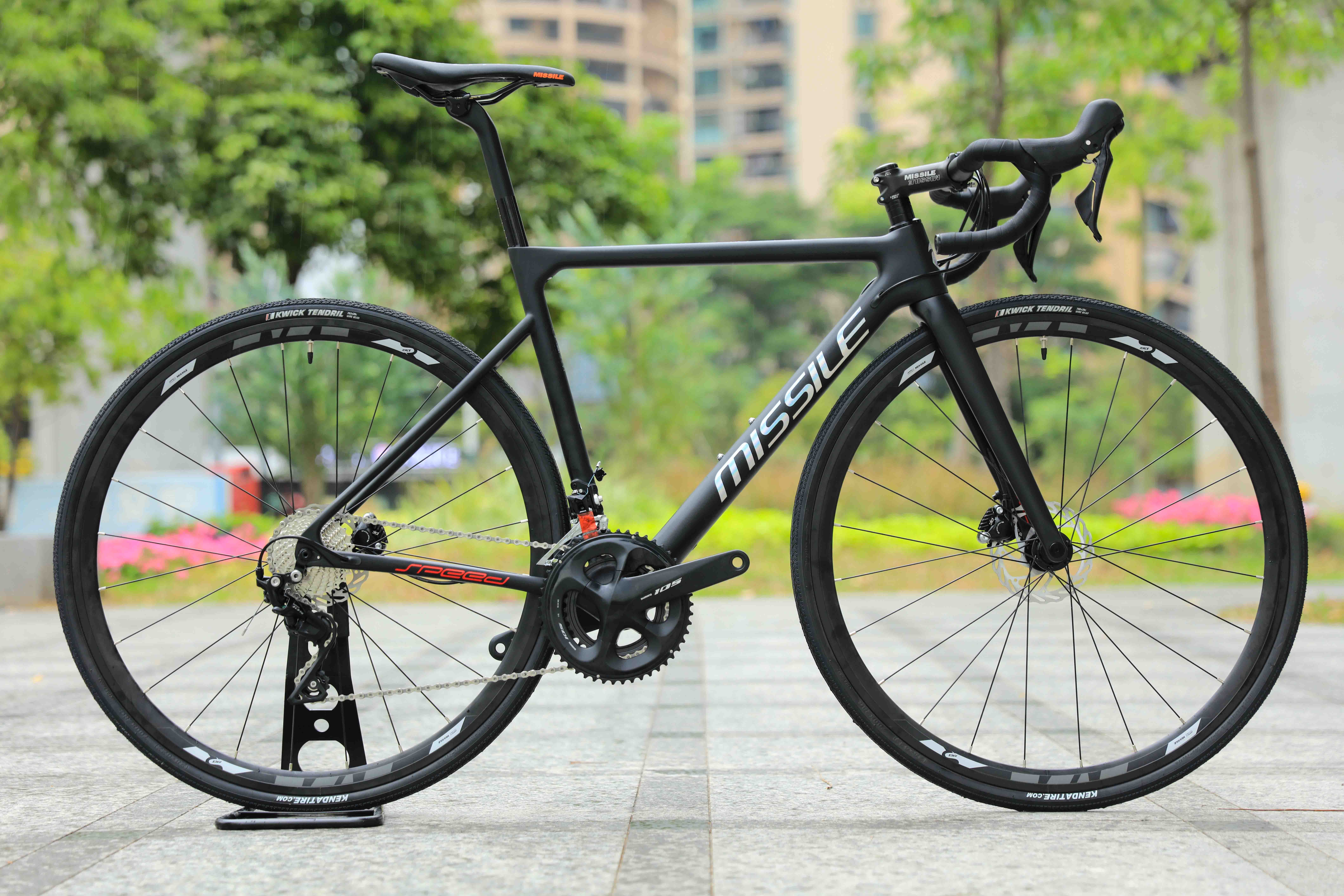 Race Roadbike Cycle with Disc Brake and Carbon Fibre Fork OEM 21 Speed MTB Mountain Bicycle