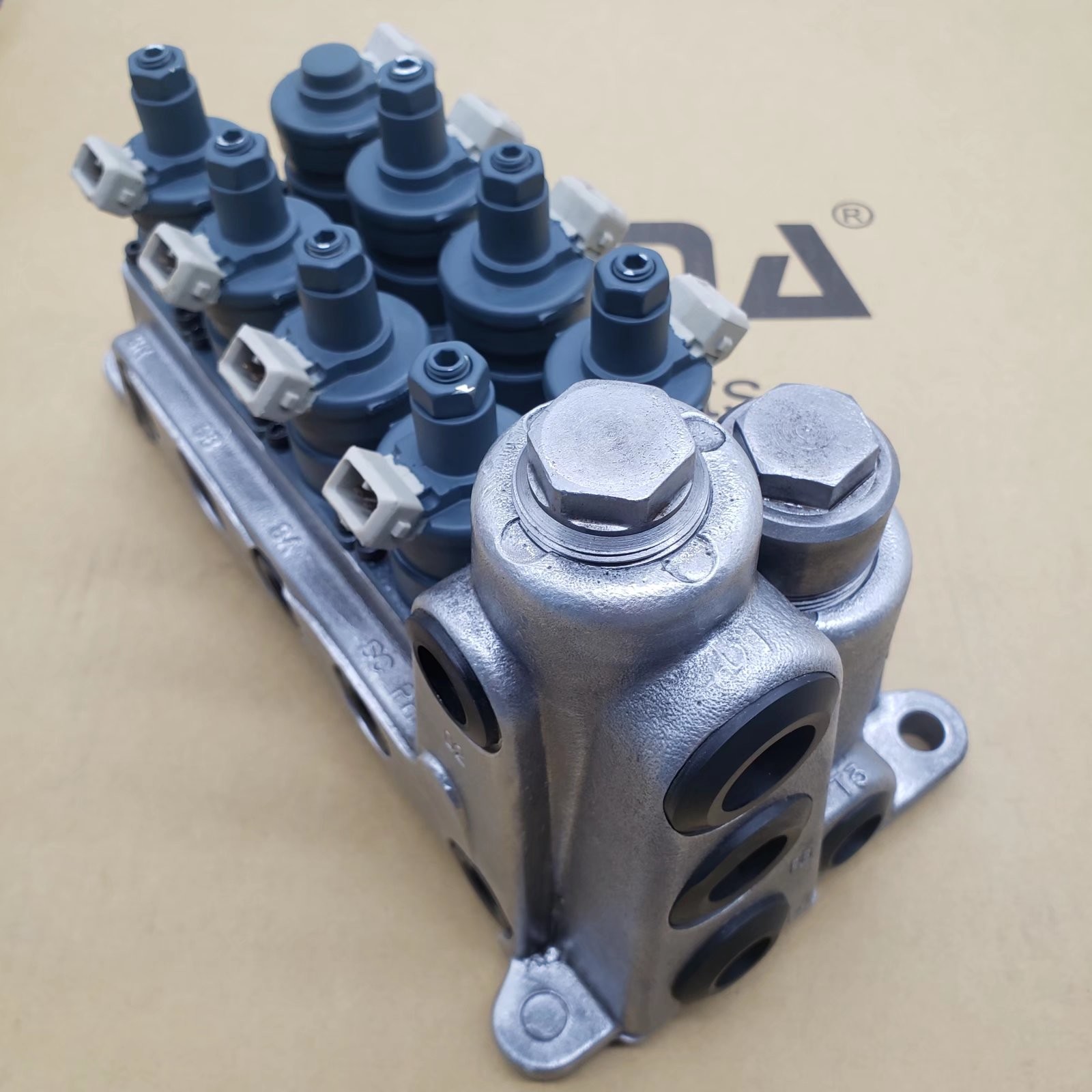 4299959 9218370 Hydraulic Solenoid Valve Assy For Hitachi Excavator EX200-2
