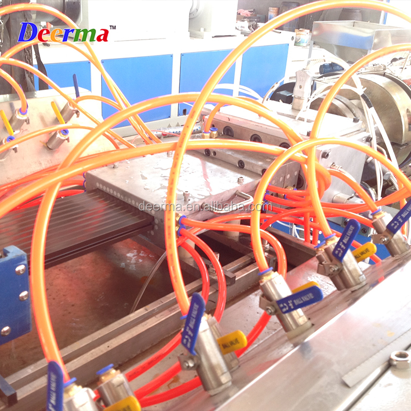 Counter-rotating Conical Twin-screw 70kW WPC PE Decking Making Machine Production Line
