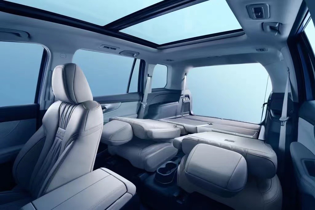 The 2023 GAC Trumpchi GS8 2.0T 7 Seat Large Luxury SUV Is Available In Two Wheel Drive And Four Wheel Drive.