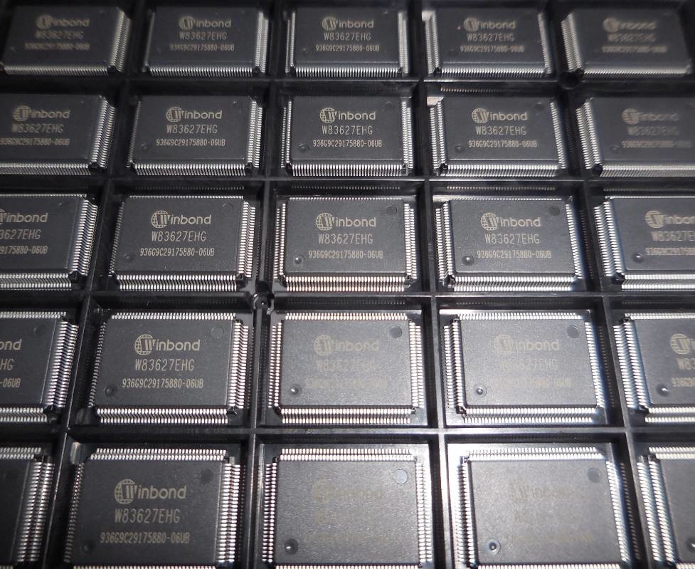 XQ7A200T-1RB676M Programmable IC Chip FPGA Package CLHD Integrated Circuits