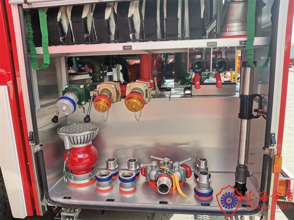 Industrial 206kw Water Foam Fire Truck Double Cabin Howo Chassis 4×2 Drive