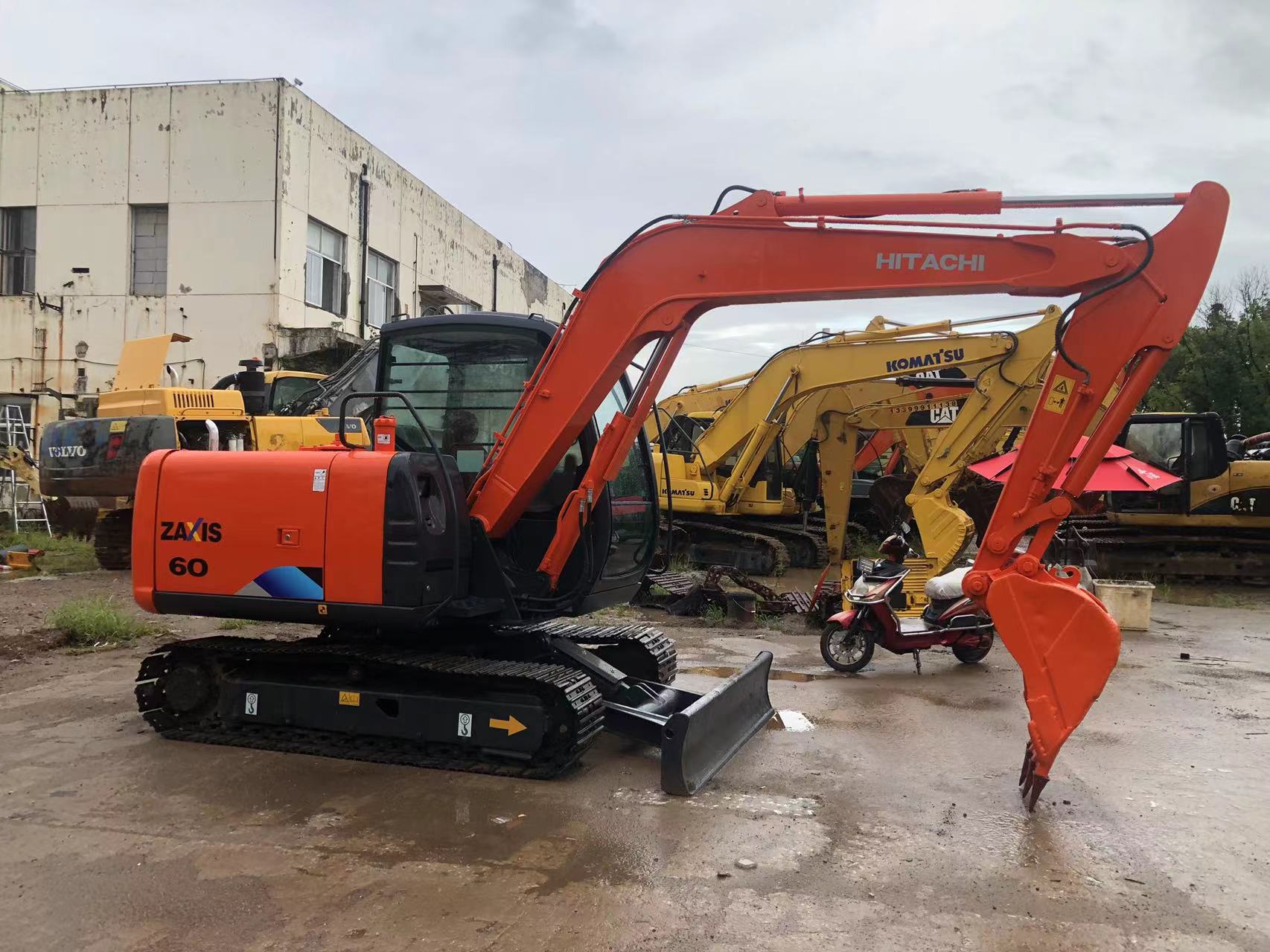 0.28m3 Bucket Capacity Hitachi ZX60 Mini Digger 6 Ton Crawler Excavator with Low Hours