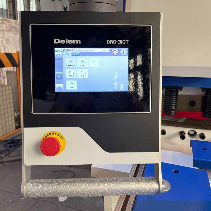 QC12K-8*4000 Hydraulic Guillotine Shearing Machine With Delem DAC310T Auto Shear Angle Adjustment
