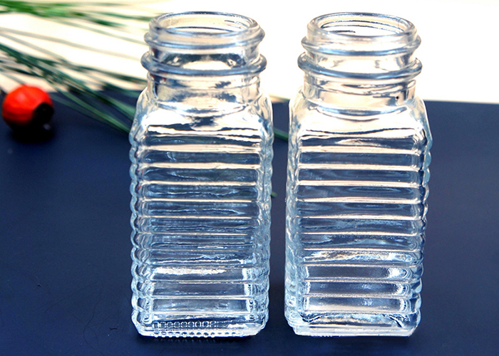 Square Embossed Stripe Mini Glass Spice Jars Containers Shaker Lid For Seasoning