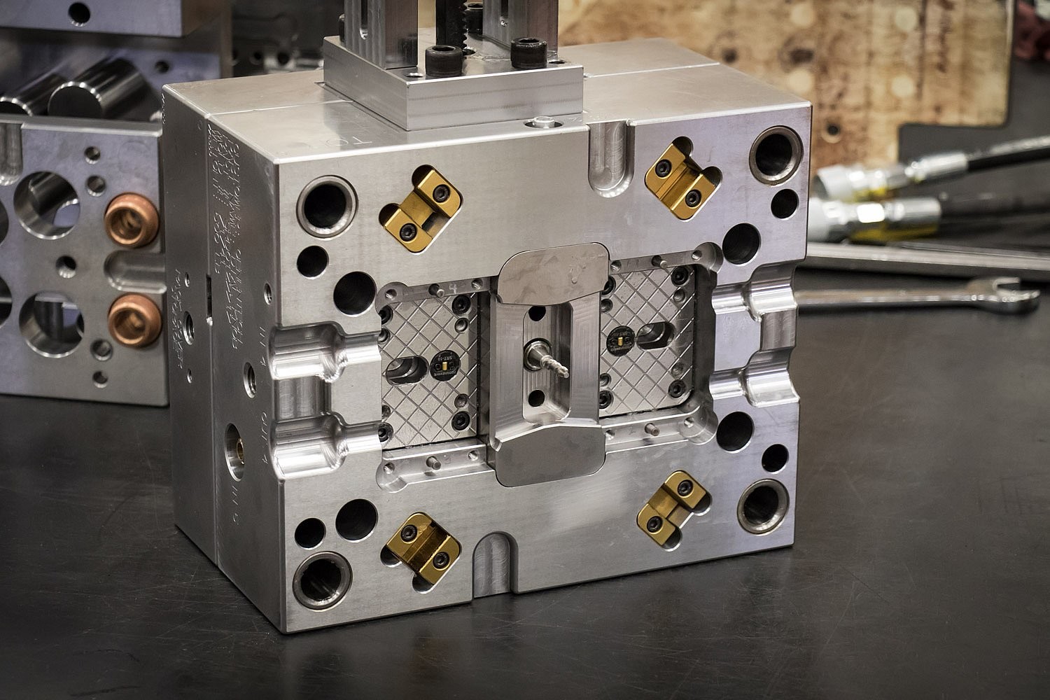 Customized OEM Texture Black Color Surface Plastics Injection Mold